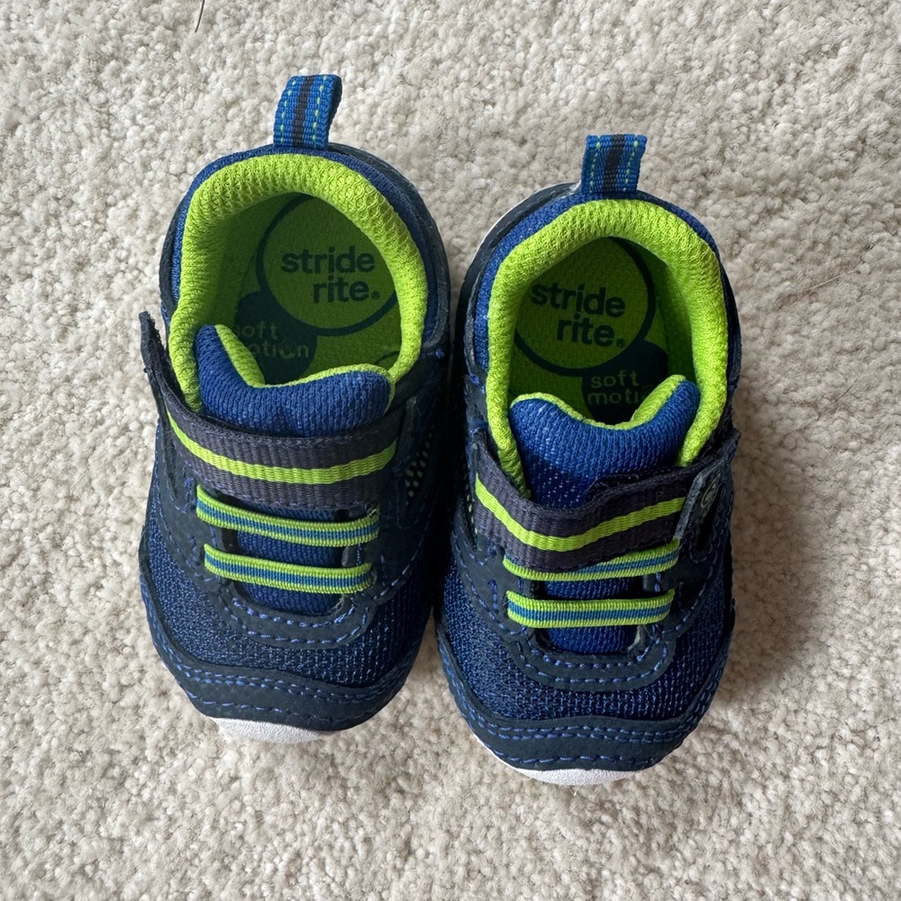 Stride Rite Soft Motion Sneaker - Picture 3 of 5